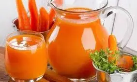 ۱۰ خاصیت شگفت‌انگیز آب هویج تازه