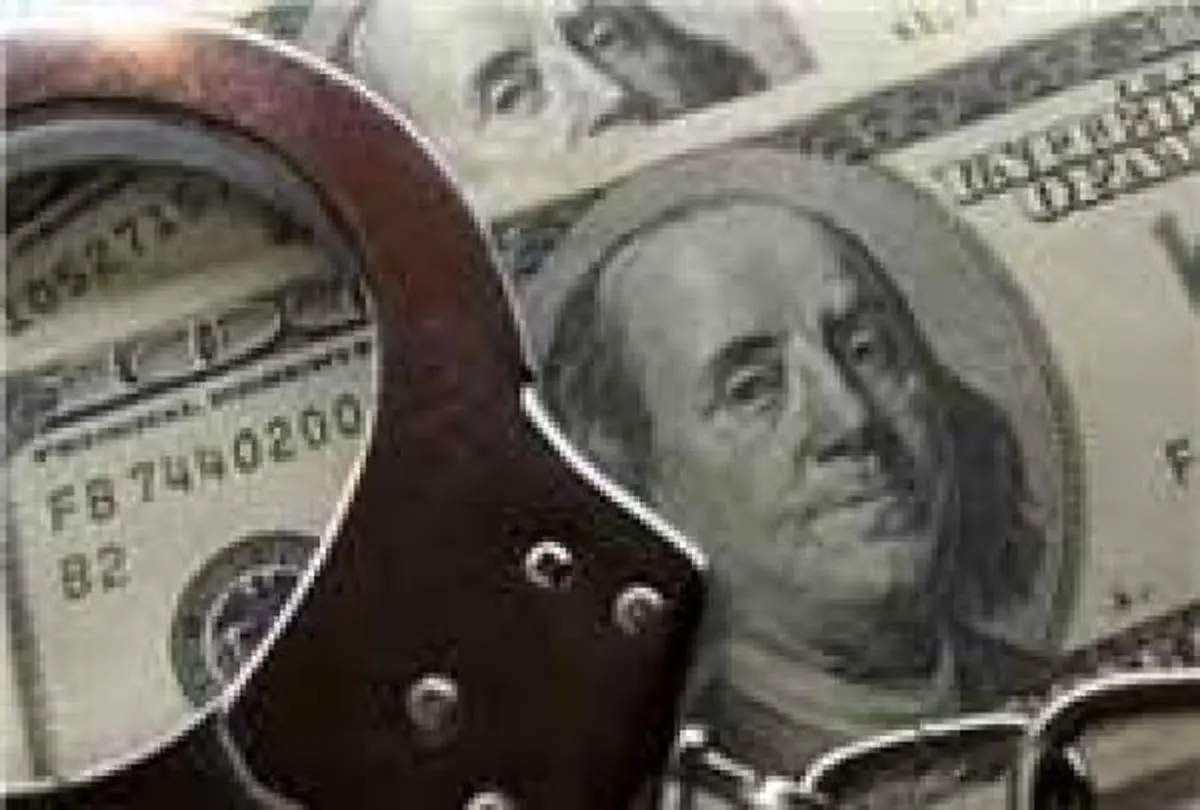 کشف 200 هزار دلار از یک مسافر در فرودگاه مشهد