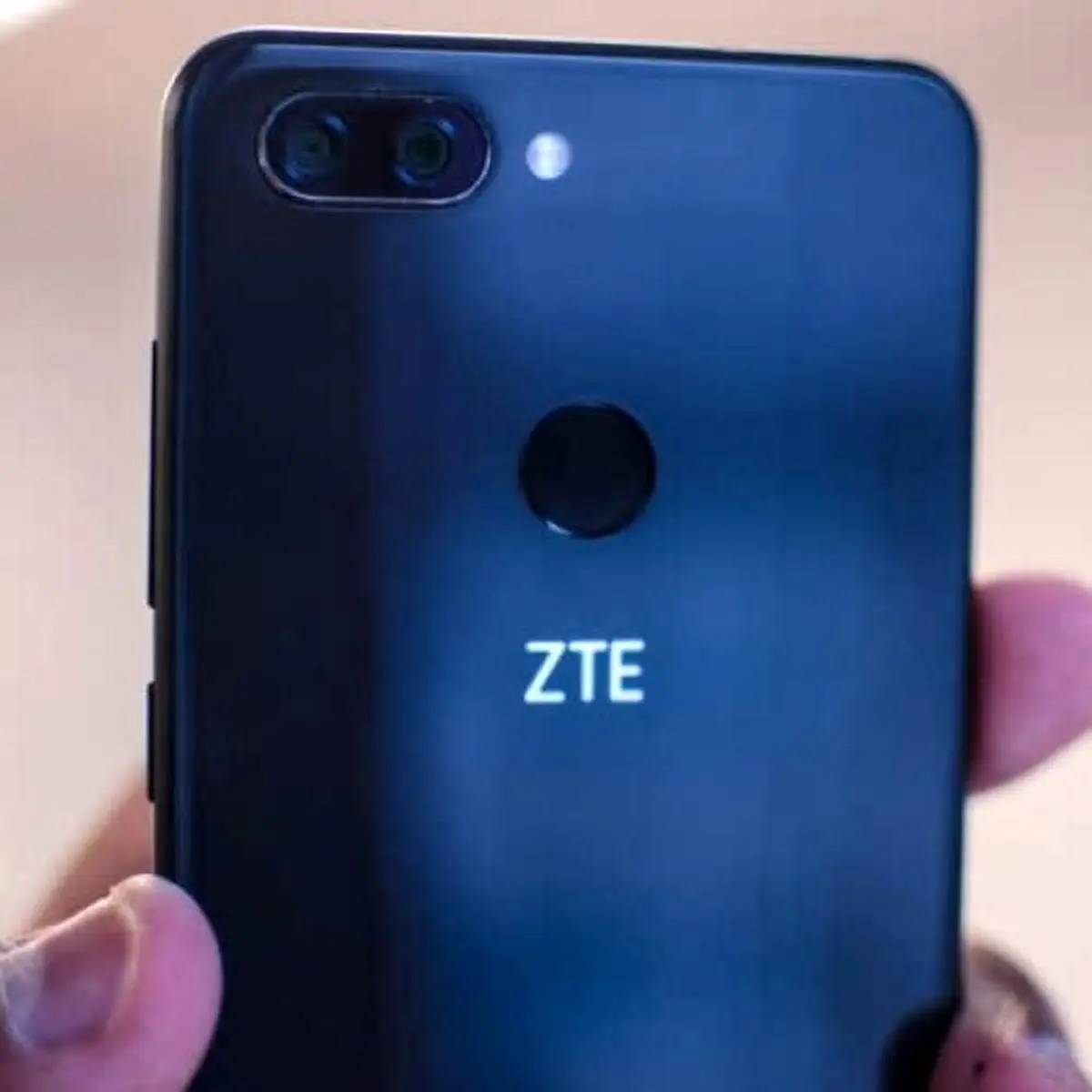ZTE چین با تحریم آمریکا به کما می‌رود