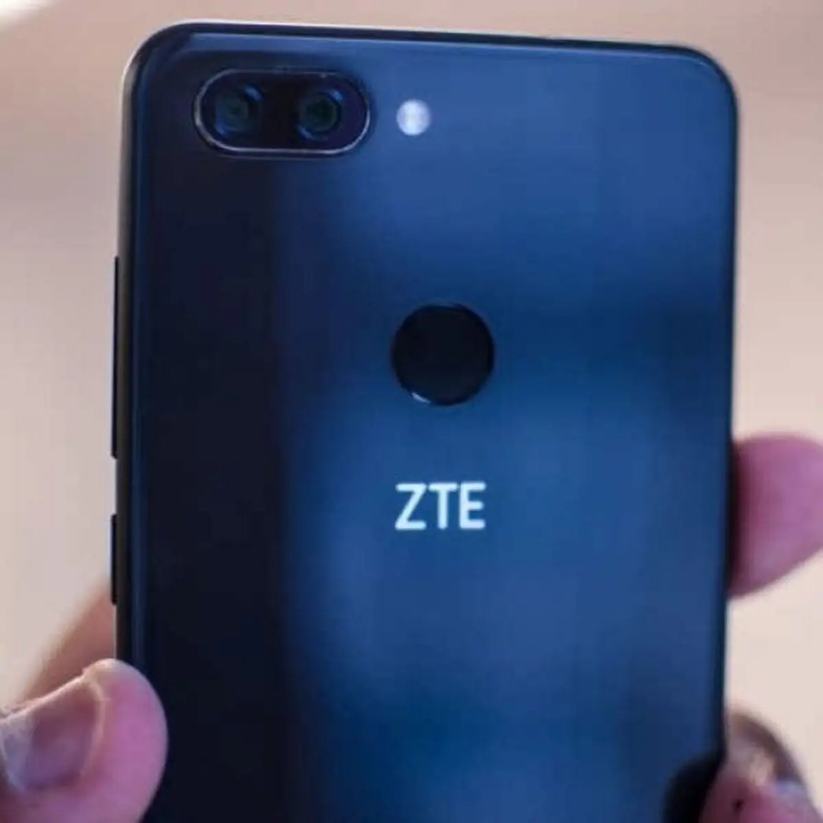 ZTE چین با تحریم آمریکا به کما می‌رود