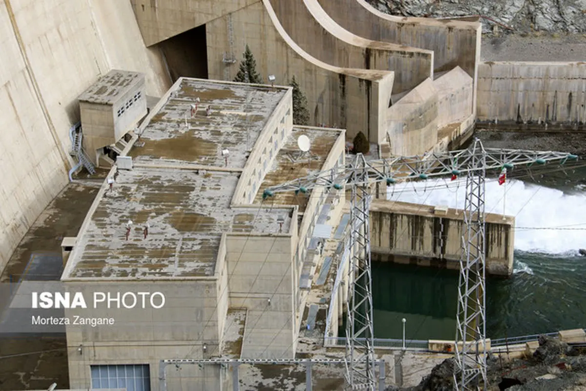 حجم سد زاینده‌رود به سختی به پاییز می‌رسد