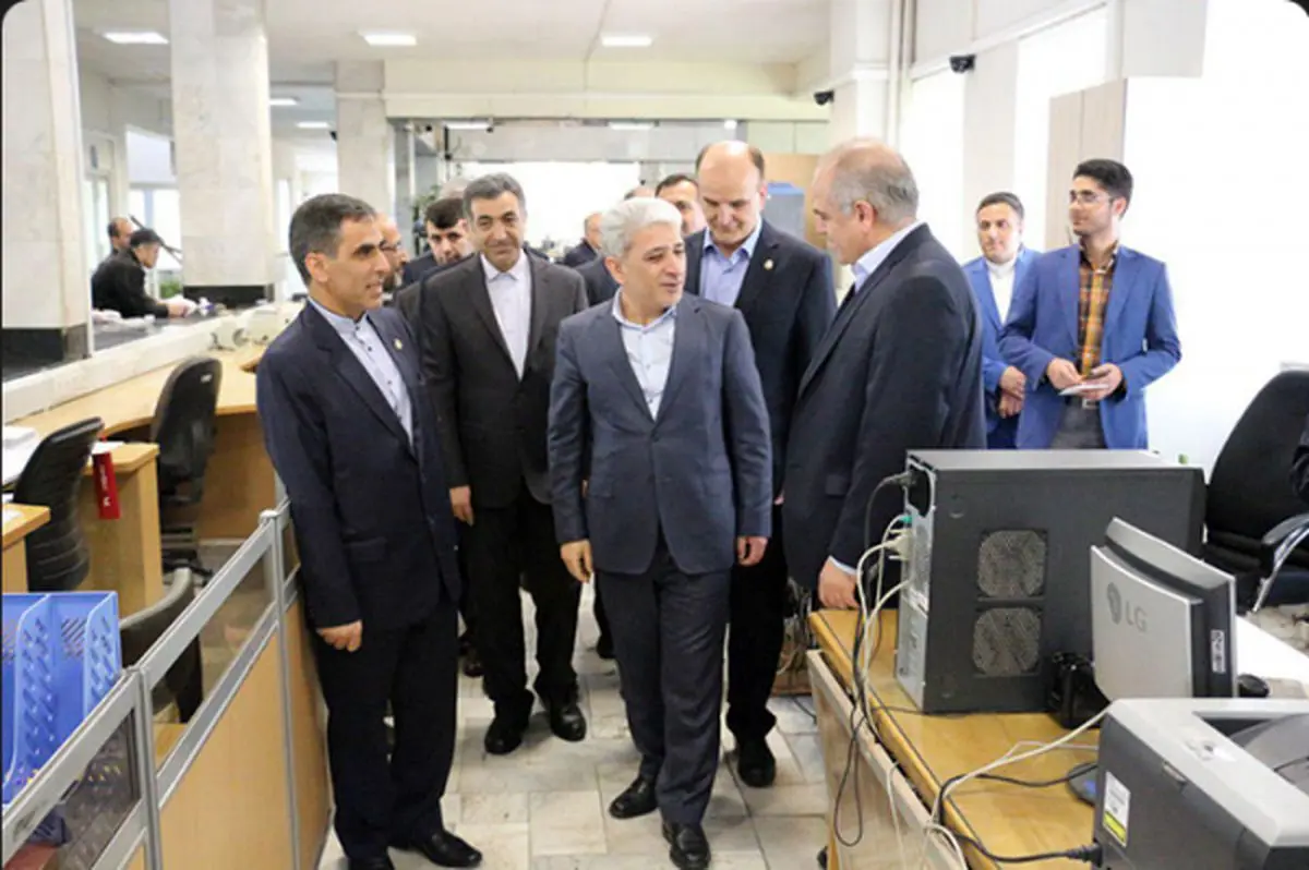 بازدید مدیرعامل بانک ملّی ایران از شعبه تبریز و افتتاح "آنی بانک"