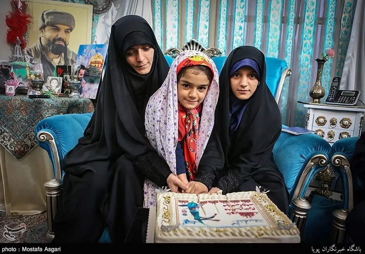 دل‌نوشته دختر شهید مدافع حرم در سالروز تولد پدر:باباجان دلمان برایت تنگ شده, به‌گنجشک‌های خانه هم سر بزن