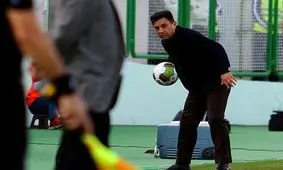 قلعه نویی: وقتی استقلال دسته سوم و بی پول بود آقایان کجا بودند؟/ فکر کردم پرسپولیس می‌خواهد قهرمان شود