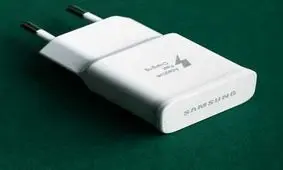 استفاده از شارژر تقلبی چه عواقبی برای گوشی شما دارد؟