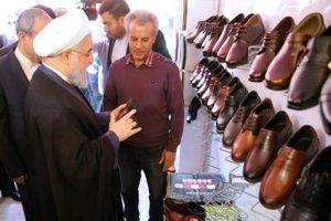 حضور سرزده رئیس جمهور در بازار کفش تبریز/ روحانی پای درددل تولیدکنندگان نشست +عکس