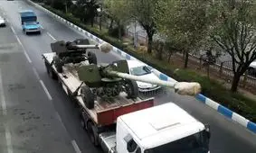 اعزام تجهیزات زرهی نیروی زمینی سپاه به مرزهای شمال‌غرب کشور/ عکس
