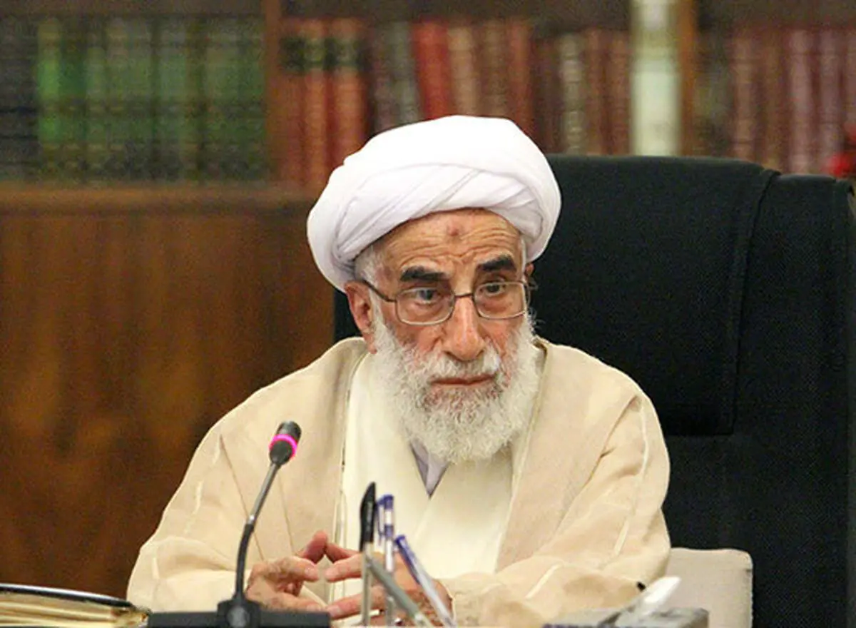 مشکلات اقتصادی کشور را باید خودمان حل کنیم/اعتماد کردن به دشمن درست نیست