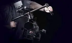 فیلمی عجیب از تصویر یک دختر بچه ژاپنی در آینه که به طور اتفاقی ضبط شده!