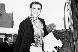 سفر در زمان؛ «اردشیر زاهدی» در کنار «شهناز پهلوی» در باغ ویلا حصارک؛ سال 1337 