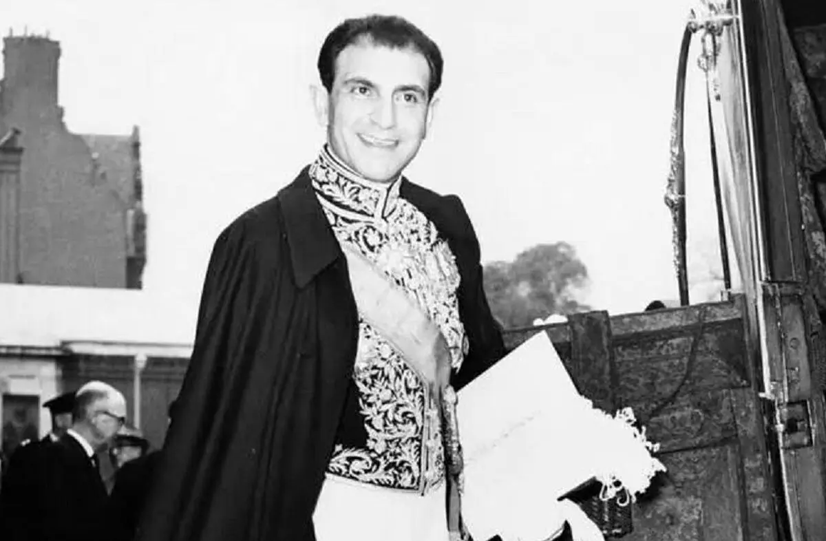 سفر در زمان؛ «اردشیر زاهدی» در کنار «شهناز پهلوی» در باغ ویلا حصارک؛ سال 1337 