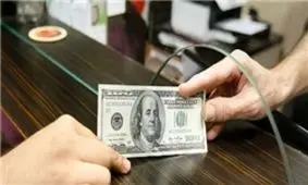 دلالان نرخ دلار را ۶۳۰۰ تومان و یورو را ۷۵۰۰ تومان اعلام می‌کنند