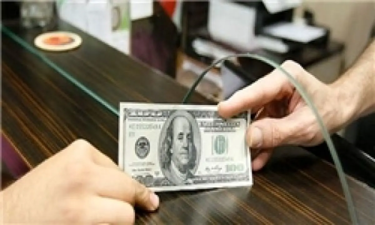 دلالان نرخ دلار را ۶۳۰۰ تومان و یورو را ۷۵۰۰ تومان اعلام می‌کنند