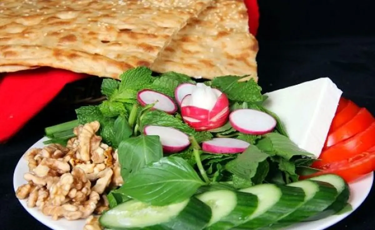بهترین زمان مصرف خوراک نان، پنیر و سبزی