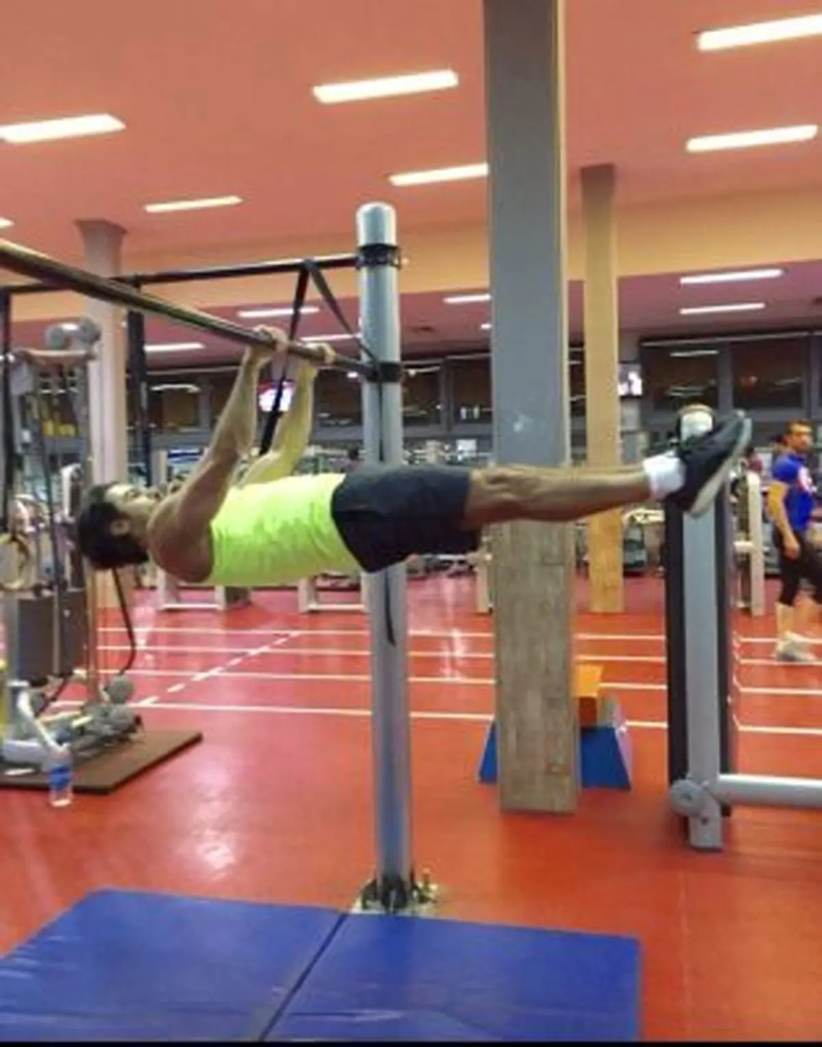 تصویری از آمادگی بدنی فوق‌العاده فرهاد مجیدی 42 ساله!