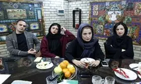 آزاده صمدی: همه چیز حول پول می‌چرخد و ناچار به پذیرشیم