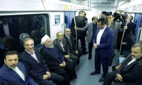 متروسواری رئیس‌جمهور در مشهد (عکس)