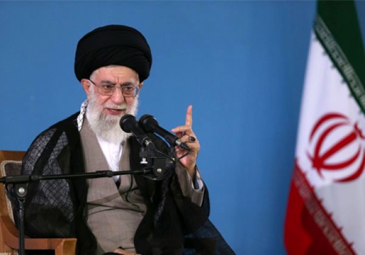 آیت‌الله‌خامنه‌ای خطاب به مسئولان: عجله نکنید...! خرشون از پل بگذره بر میگردند به ریش شما می‌خندند