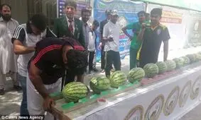 شکستن ۵۱ هندوانه با سر و ثبت رکورد جهانی