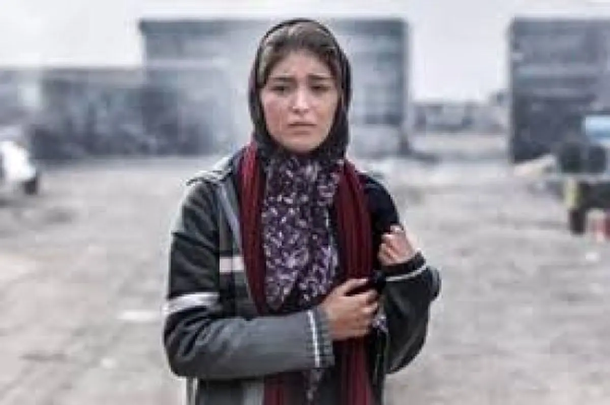 پوشش عجیب خانم بازیگر دیشب در یک مراسم + عکس