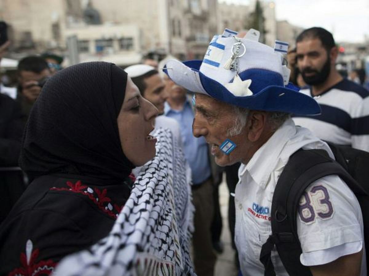 جدال زن فلسطینی و مرد اسرائیلی پیش از افتتاح سفارت جدید آمریکا