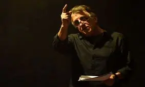 رضا کیانیان، کارگردان می‌شود