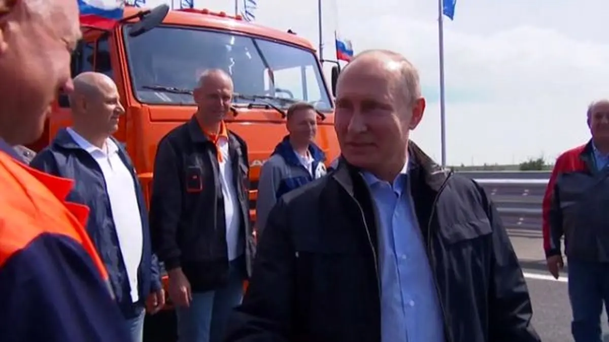 پوتین پشت کامیون پل "کریمه" را افتتاح کرد+عکس