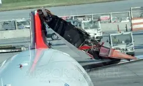 لحظه وحشتناک تصادف دو هواپیما روی باند فرودگاه! +فیلم