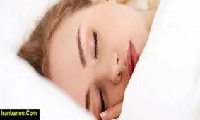 مشکلاتی که خوابیدن با آرایش ایجاد میکند