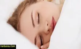مشکلاتی که خوابیدن با آرایش ایجاد میکند