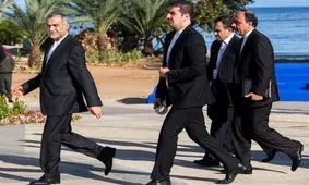 حسین فریدون از دولت کنار گذاشته شد؟