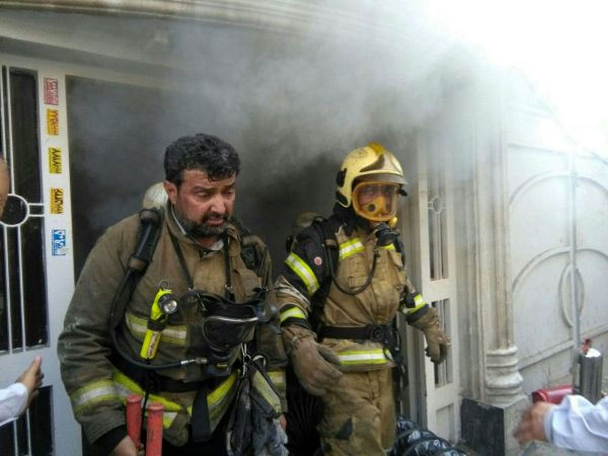 آتش سوزی یک ساختمان 5 طبقه در تهران 20 نجات یافته داشت + عکس