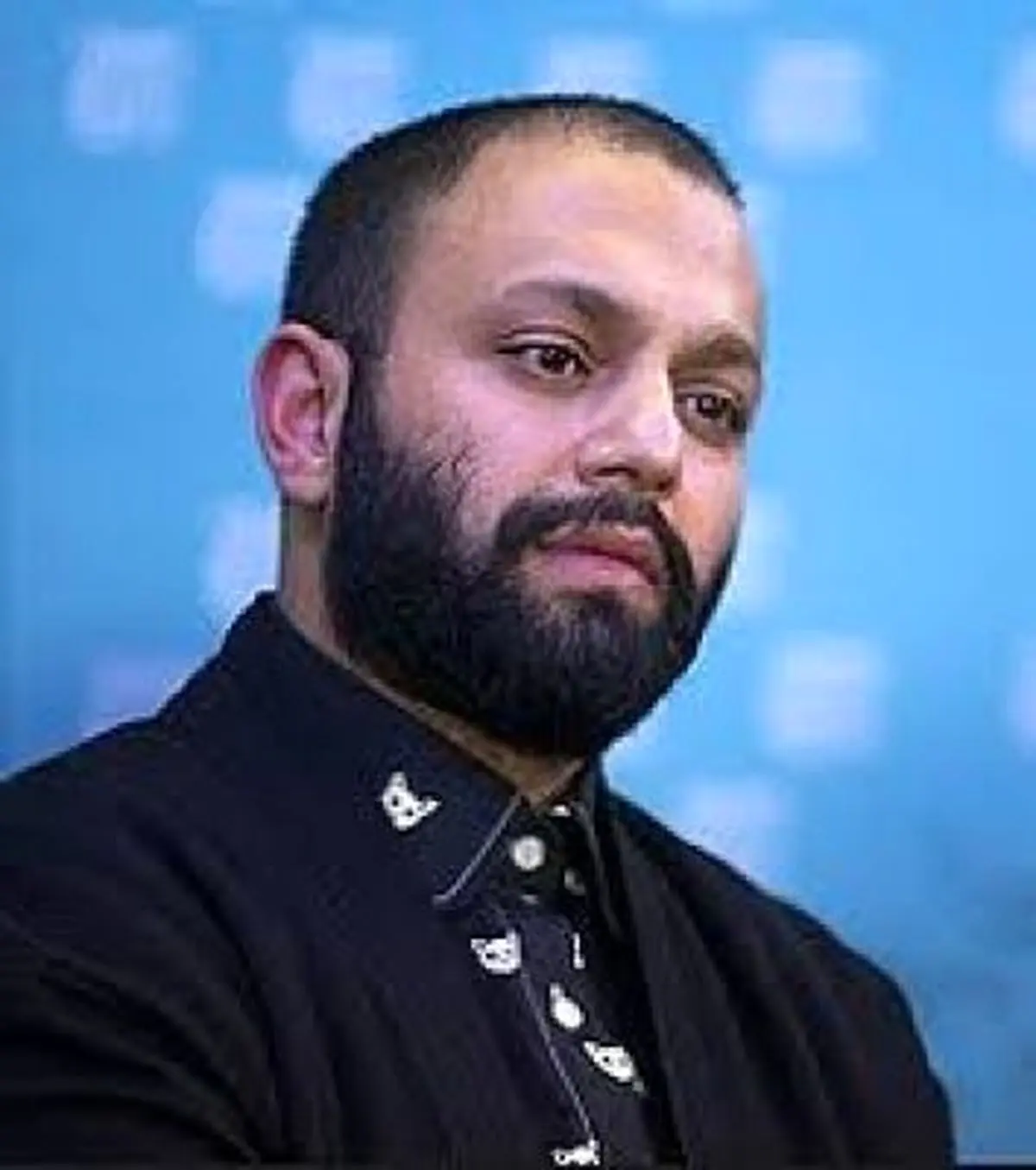 لباس گلدار «صابر ابر» سوژه شد!