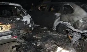 نجات 40 نفر در آتش‌سوزی پارکینگ ساختمان مسکونی/ دو دستگاه خودرو در حریق سوختند+ تصاویر