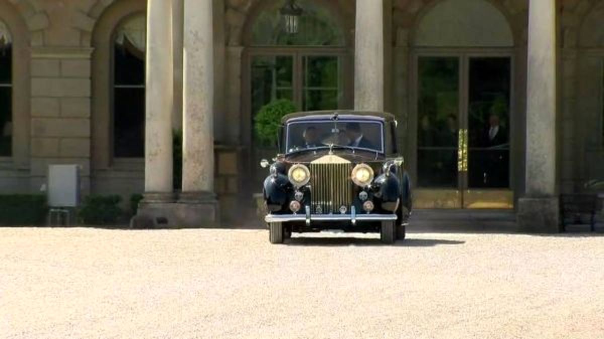 خودروی ملکه الیزابت دوم زیر پای عروس جدید بریتانیا +عکس
