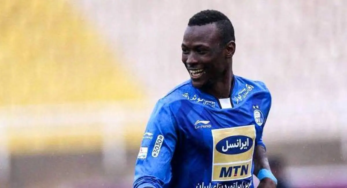 بازیکن خارجی استقلال در کنار خانواده اش