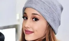 آریانا گرانده به موافقان استیضاح ترامپ پیوست