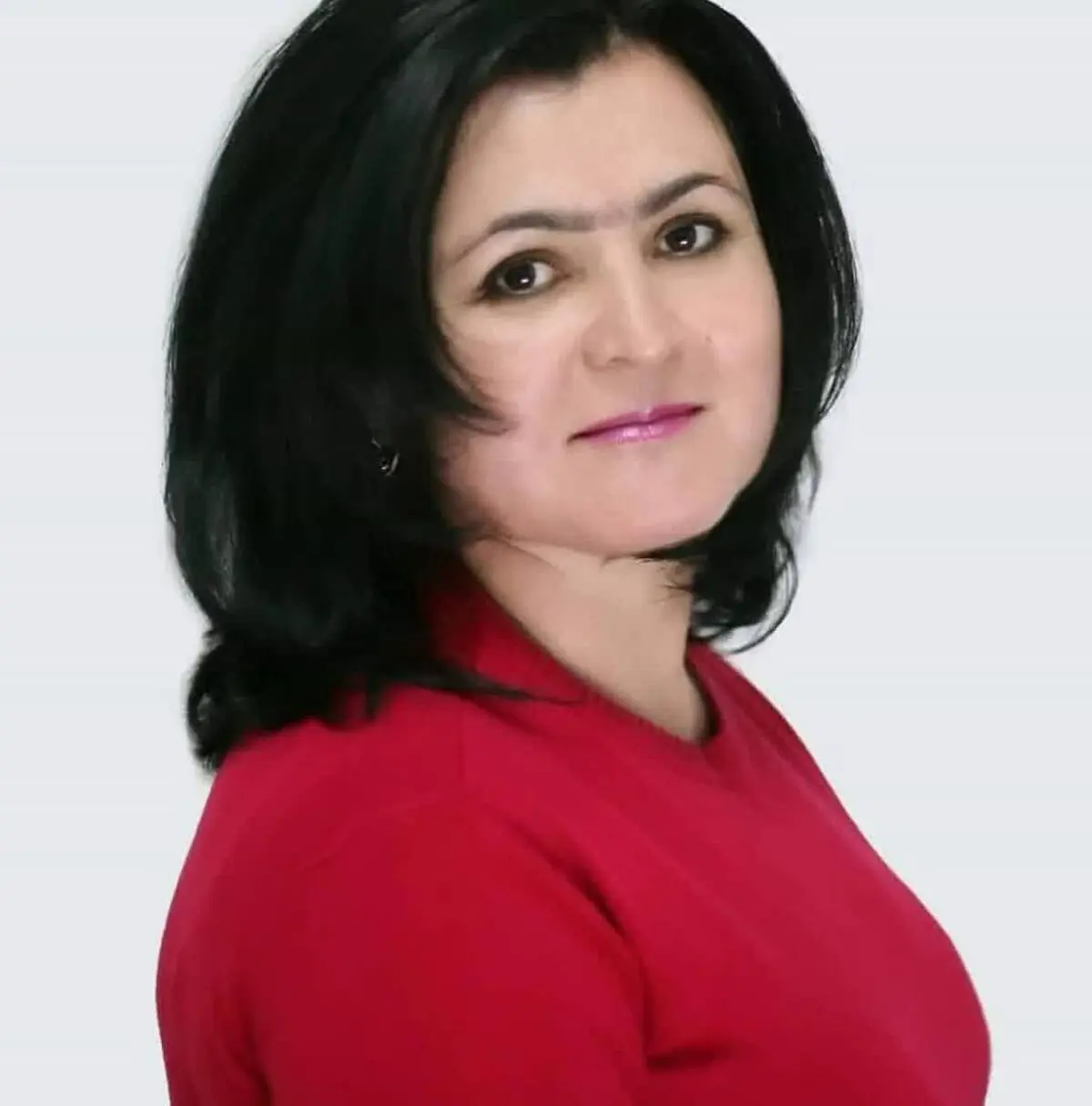 شعر حماسی شاعر زن مشهور تاجیکستان برای ایران/ دلیران بانام ایران سپاه ...