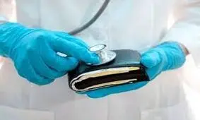 انتقاد یک دانشجو از وزیر بهداشت درباره دریافت سکه از بیمار توسط معاون وزیر/ ویدئو