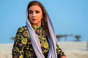 تصاویری از پوشش سنتی و زیبای شبنم قلی خانی در جزیره هرمز