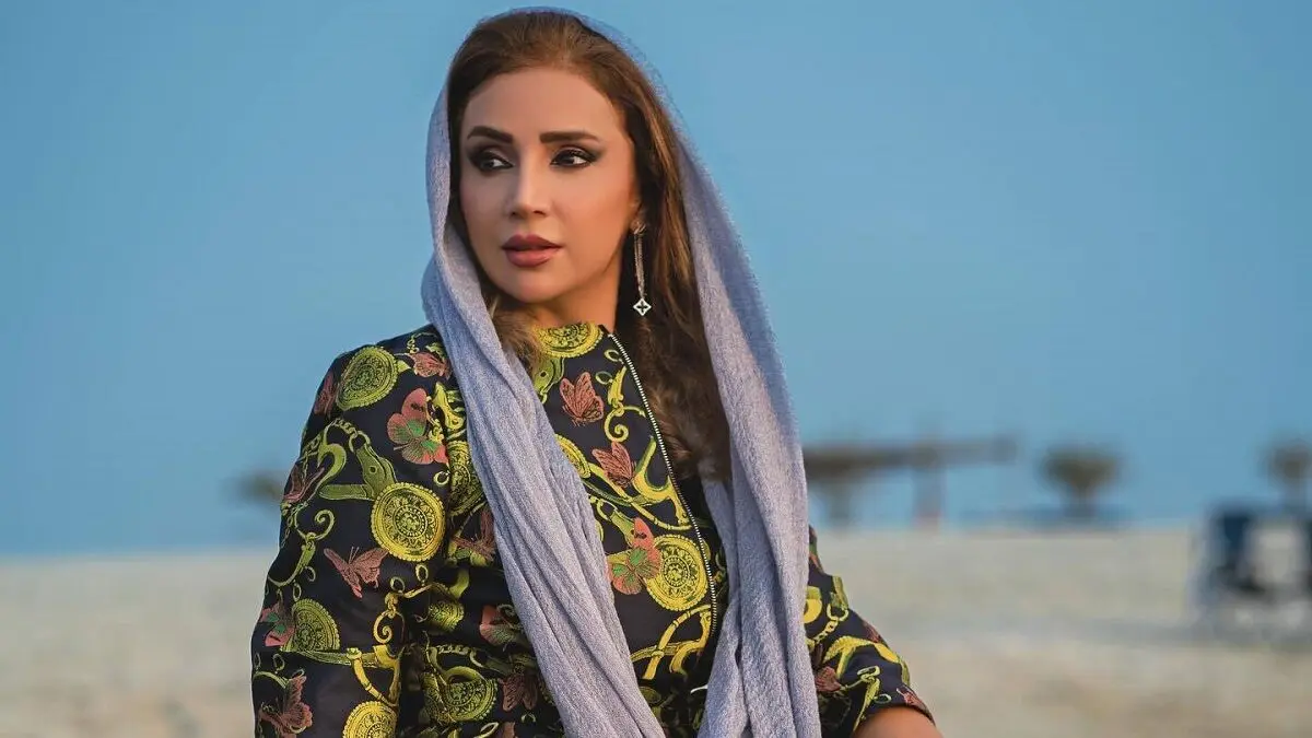 تصاویری از پوشش سنتی و زیبای شبنم قلی خانی در جزیره هرمز