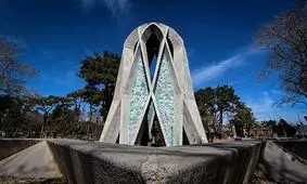 واکنش عباس عبدی به درخواست تخریب و تخلیه آرامگاه خیام/ چنین پیشنهاداتی به معنای بن‌بست و ناامیدی کامل تندرو‌ها است