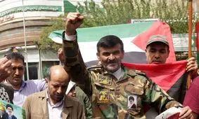 در آستانه مذاکرات، بسیجی معروف پرچم آمریکا را در تهران آتش زد/ تصاویر