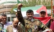 در آستانه مذاکرات، بسیجی معروف پرچم آمریکا را در تهران آتش زد/ تصاویر