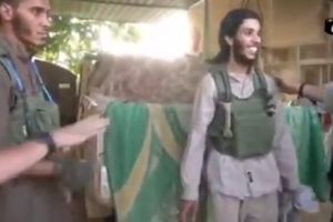 مراسم قرعه‌کشی برای انتخاب عامل انتحاری داعش/ خوشحالی برنده عملیات ترور/ ویدئو