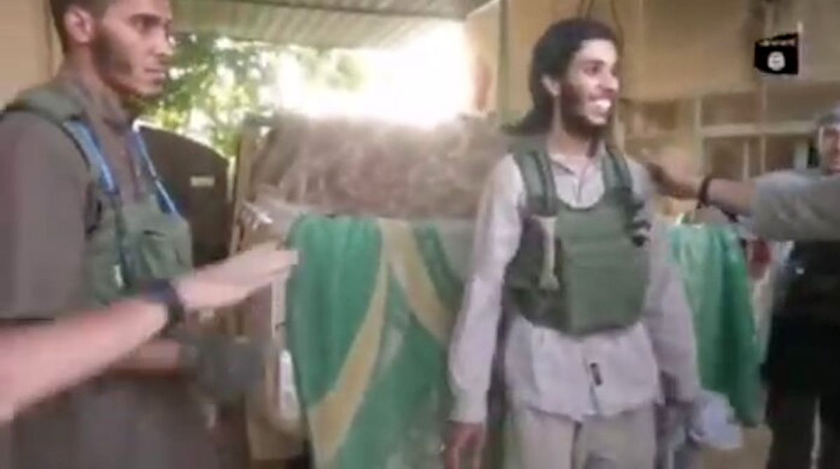 مراسم قرعه‌کشی برای انتخاب عامل انتحاری داعش/ خوشحالی برنده عملیات ترور/ ویدئو
