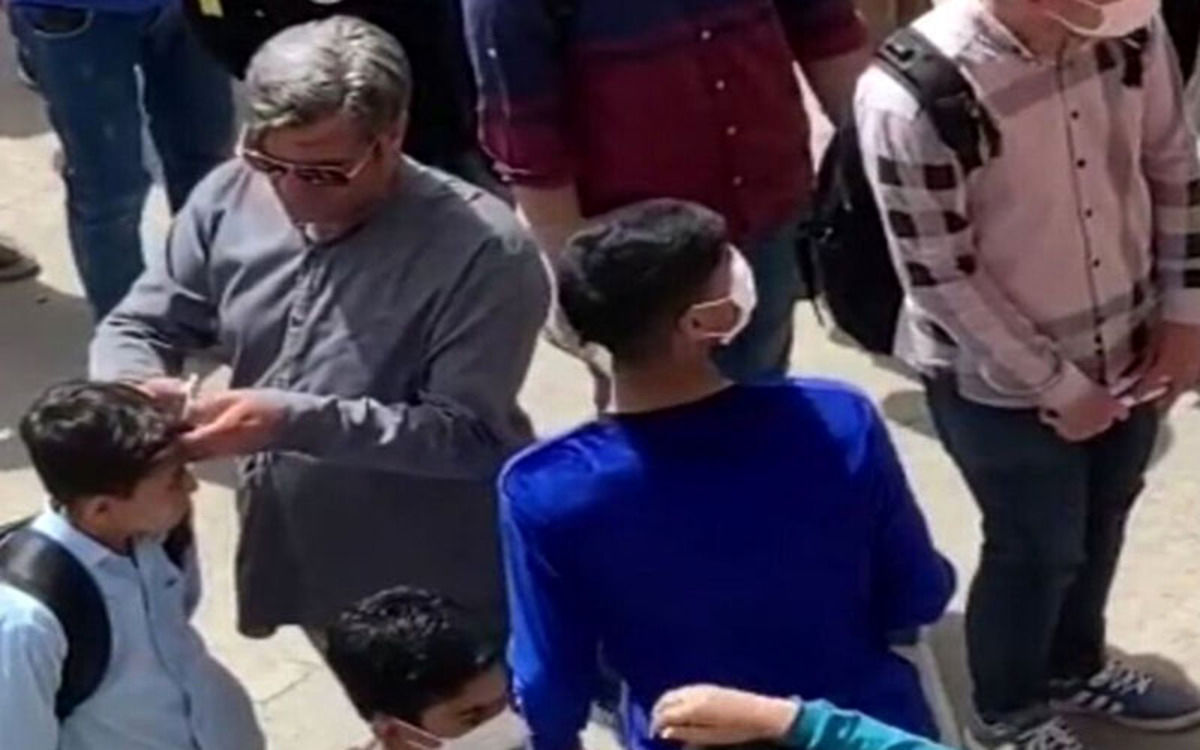 همیشه قیچی اصلاح نمی‌کند!/ ماجرای تراشیدن مو در مدارس ایران
