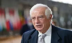 بورل در یک مرکز آموزشی مهاجران در کلمبیا مویش را کوتاه کرد/ ویدئو