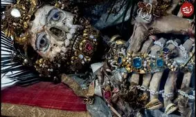 تصاویر اسکلت‌هایی غرق در جواهرات