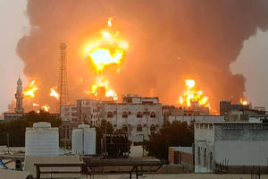 اسرائیل مدعی است بندر حدیده یمن همچنان در آتش می سوزد

